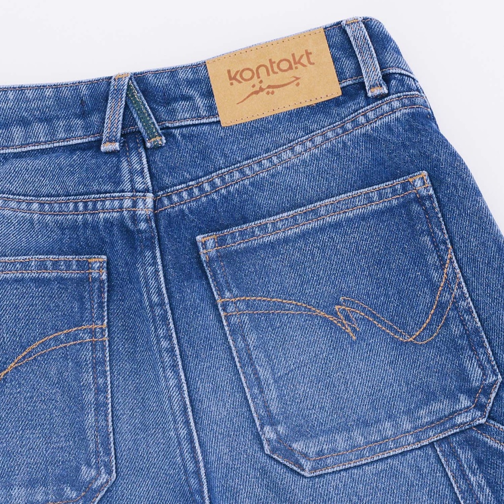 Carpenter fille en jeans